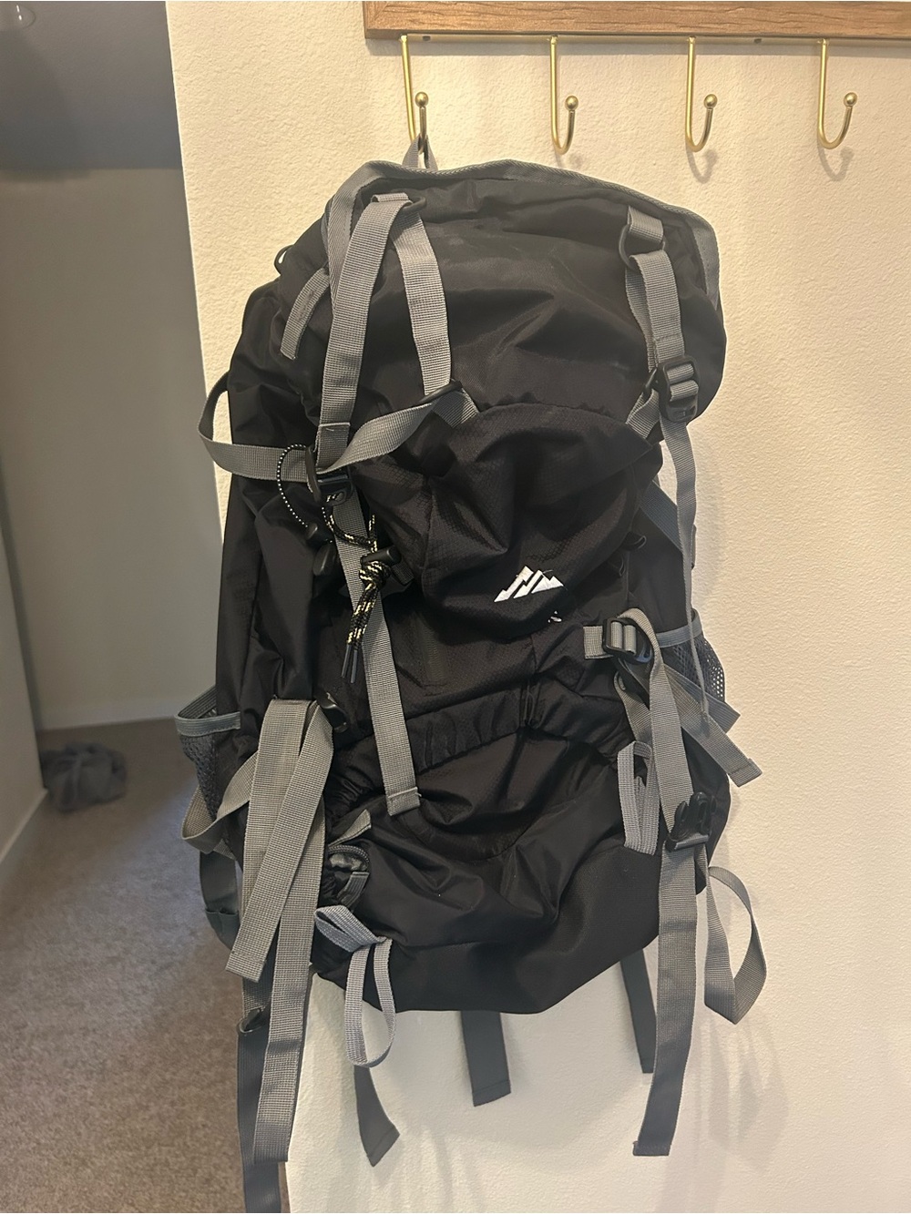 Black & Gray Hiking Backpack - Outdoor Daypack